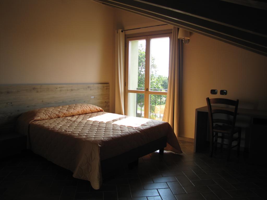 Agriturismo Bassanine Monticelli dʼOngina Εξωτερικό φωτογραφία